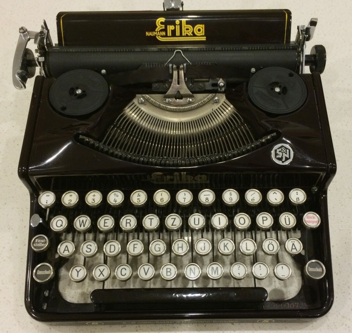 The Seidel & Neumann Erika 5 typewriter.